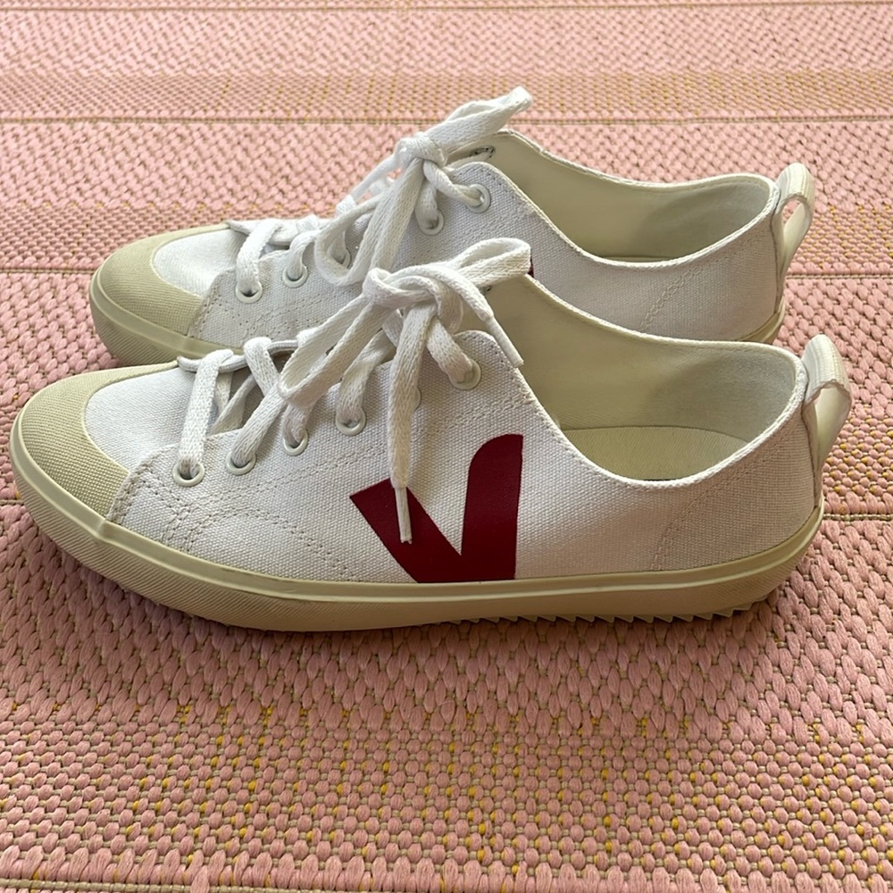 Veja Nova Canvas Sneaker White Marsala EU 39